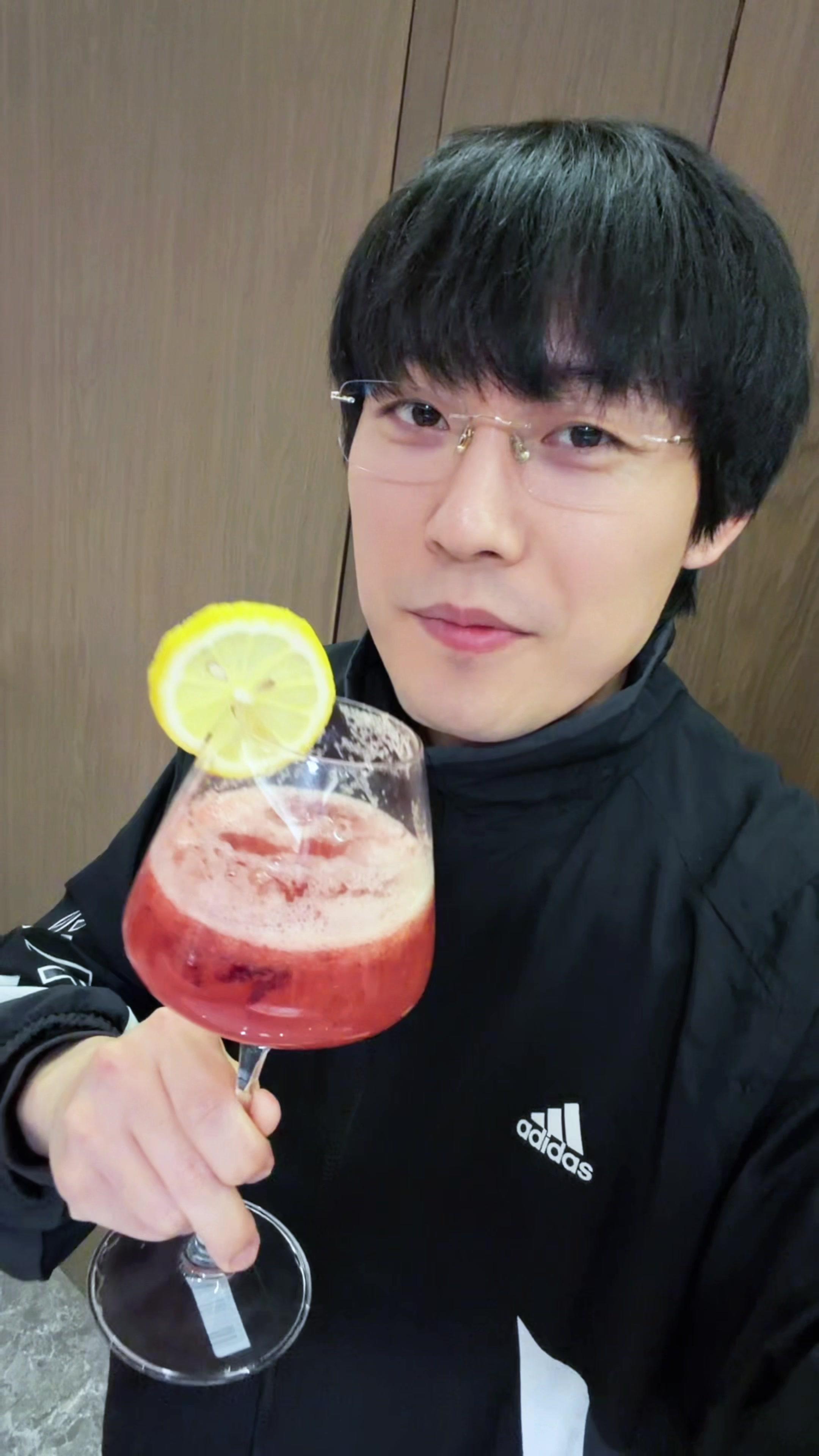 配图