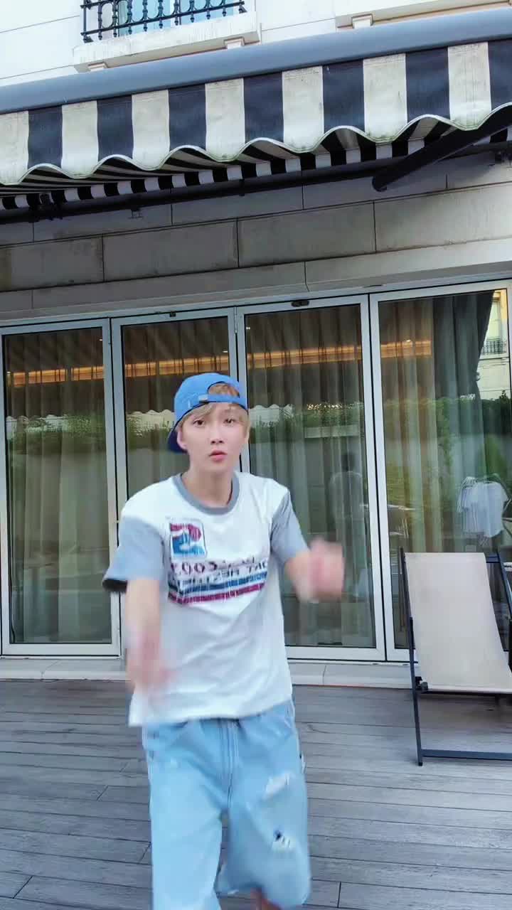 配图