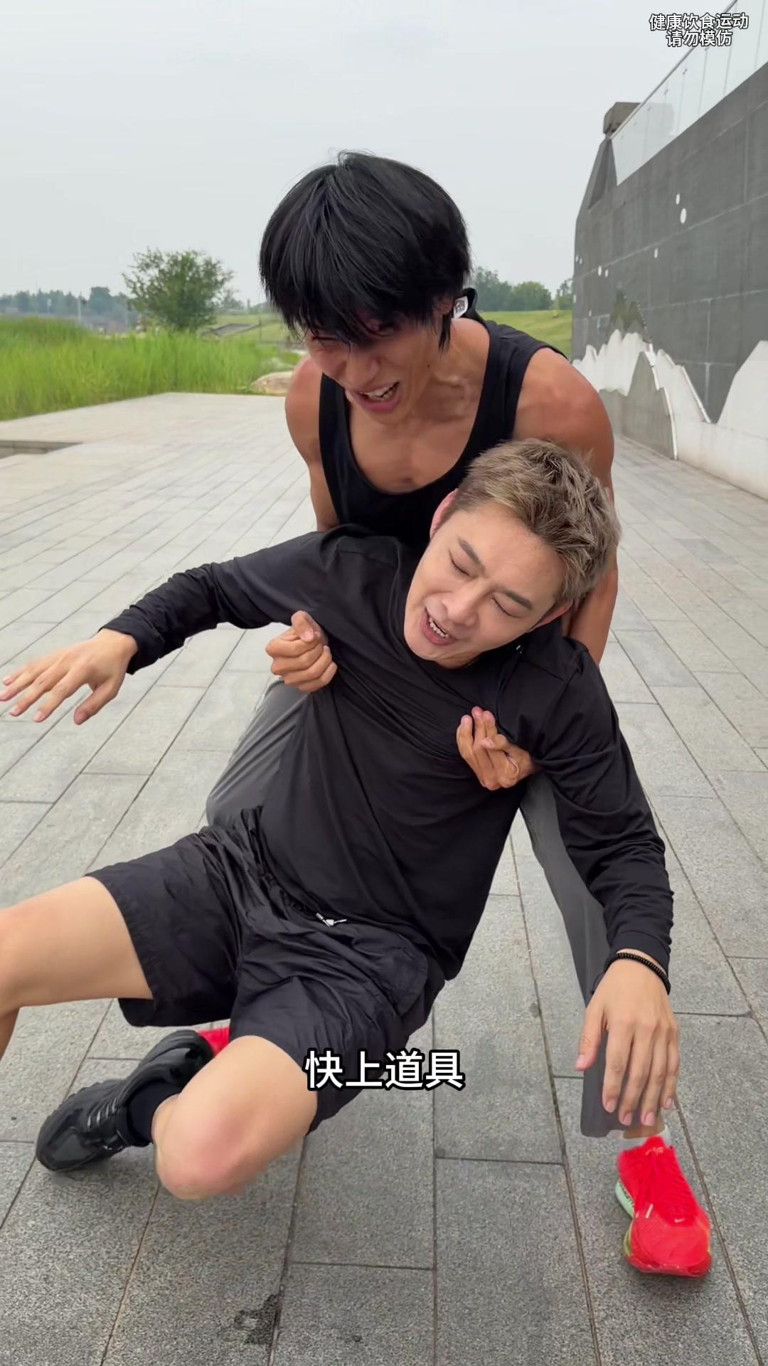 配图