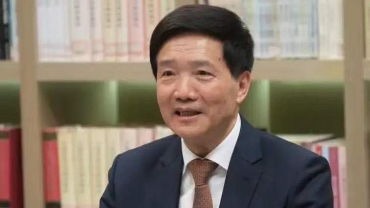 配图