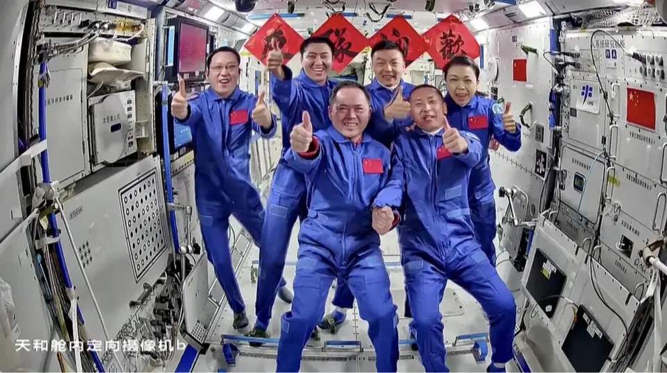 配图