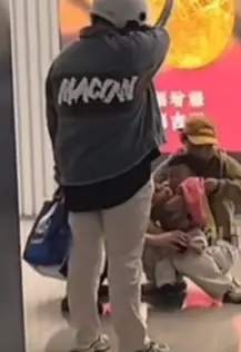配图