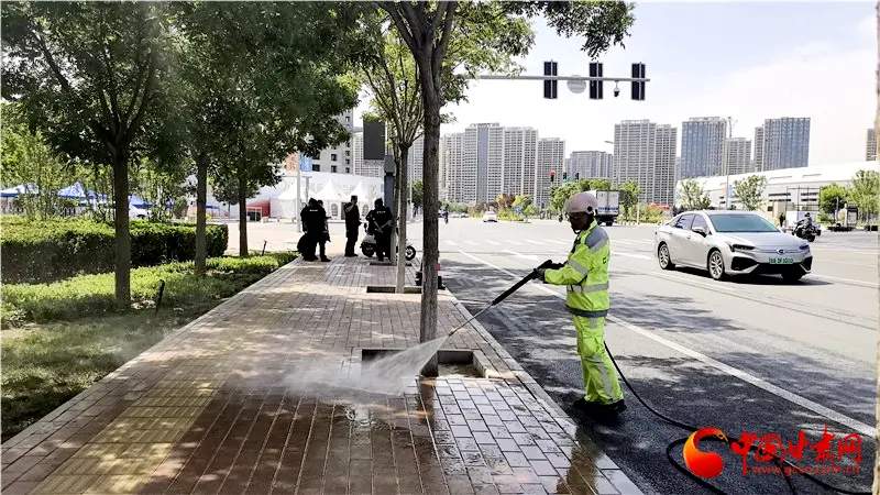 配图