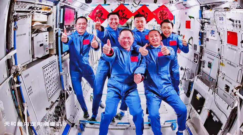 配图