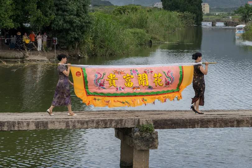配图