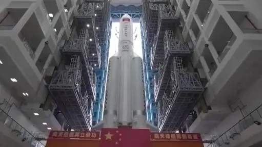 配图