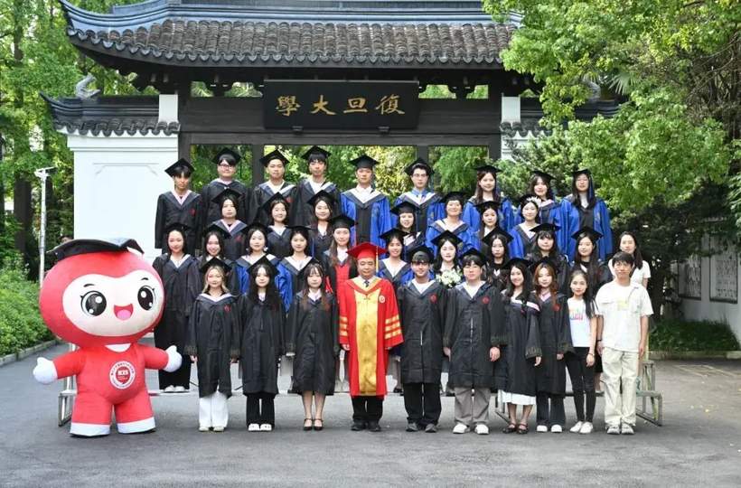 配图