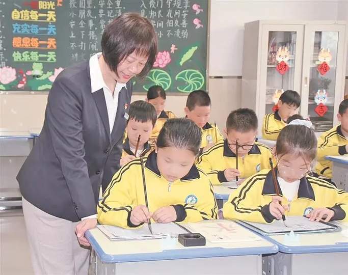 配图