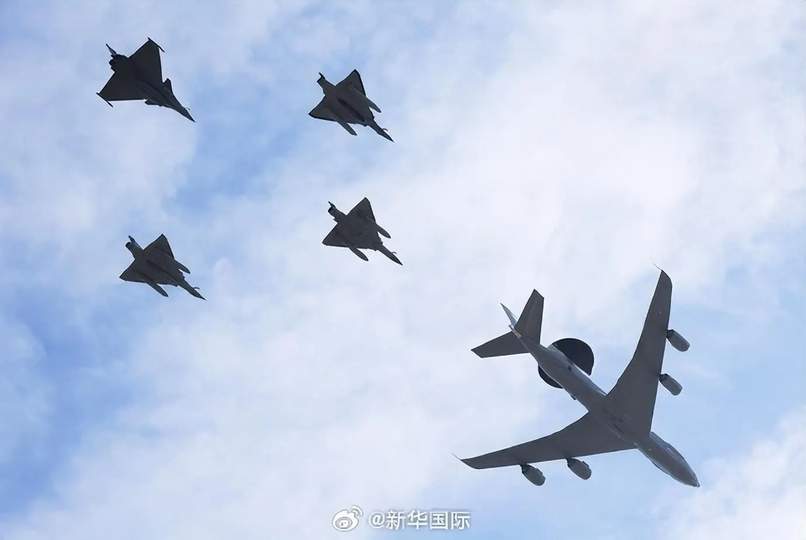 配图