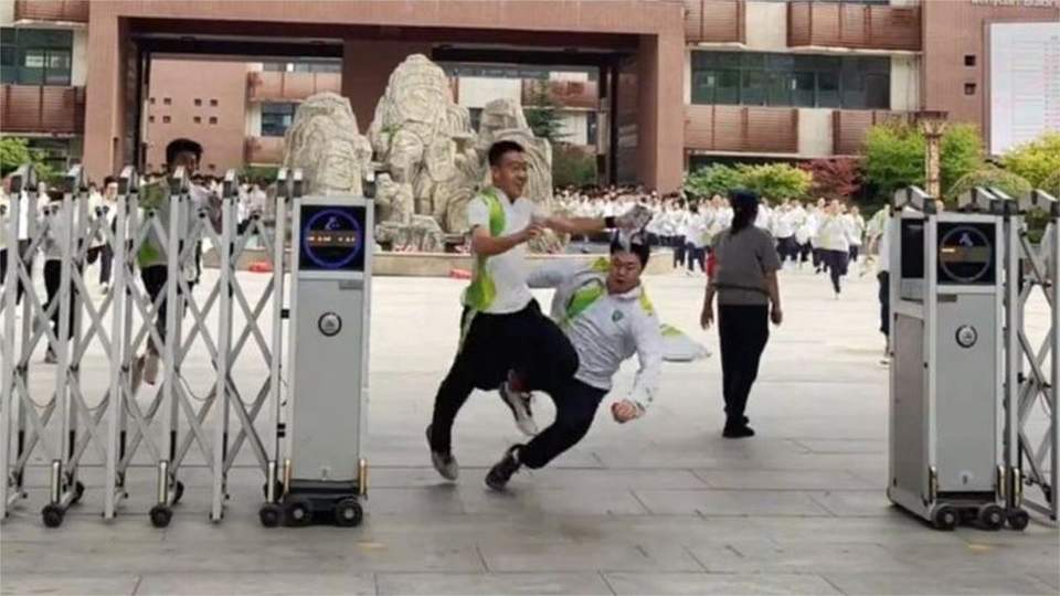 配图