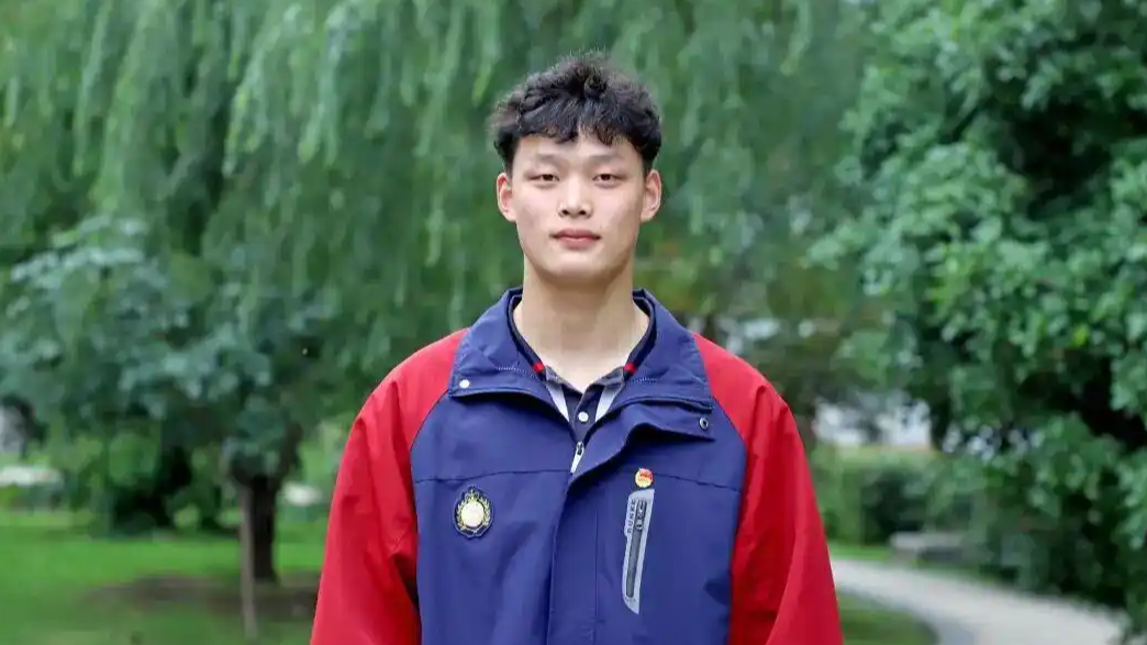 配图