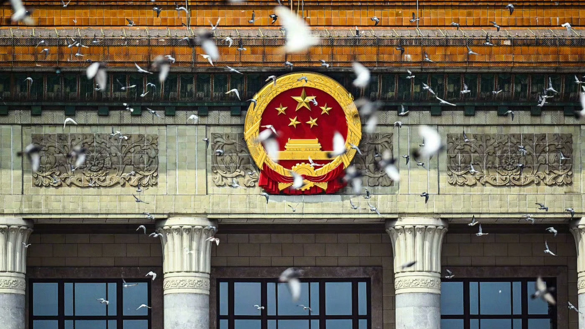配图