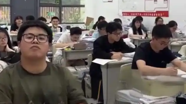 配图
