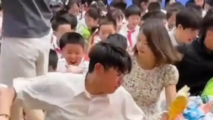 配图