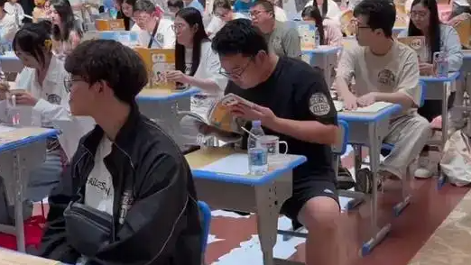 配图