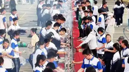配图