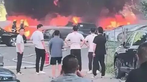 配图