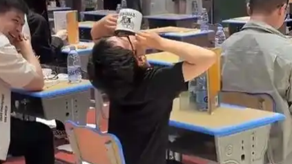 配图