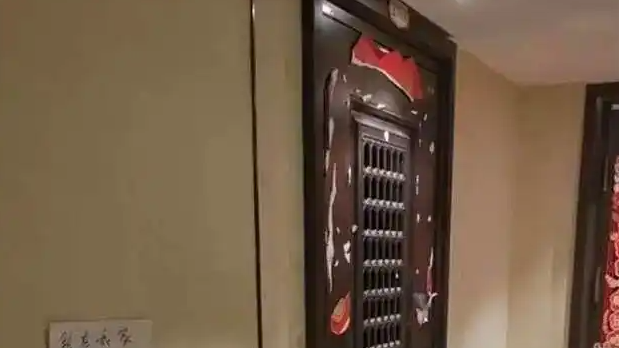 配图