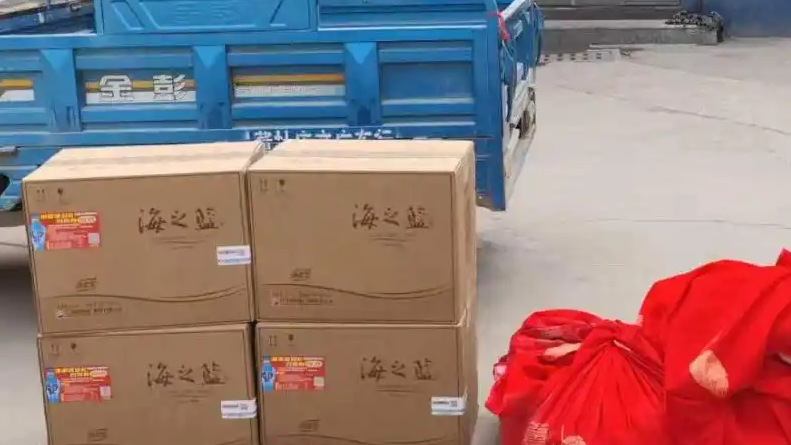 配图