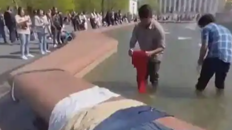 配图