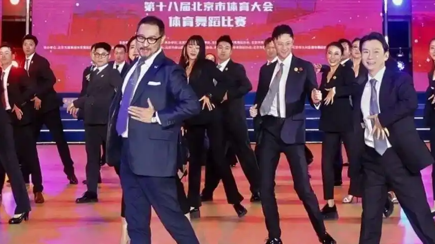 配图