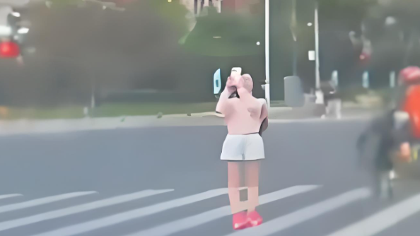 配图