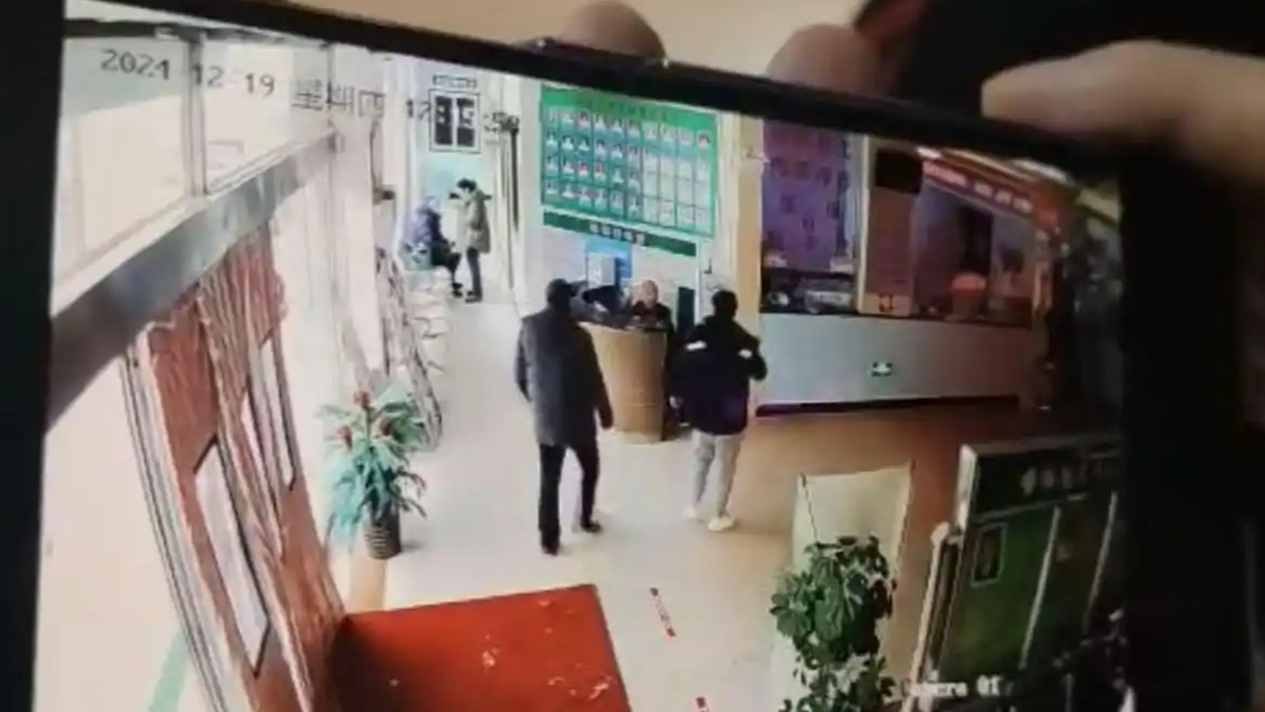 配图