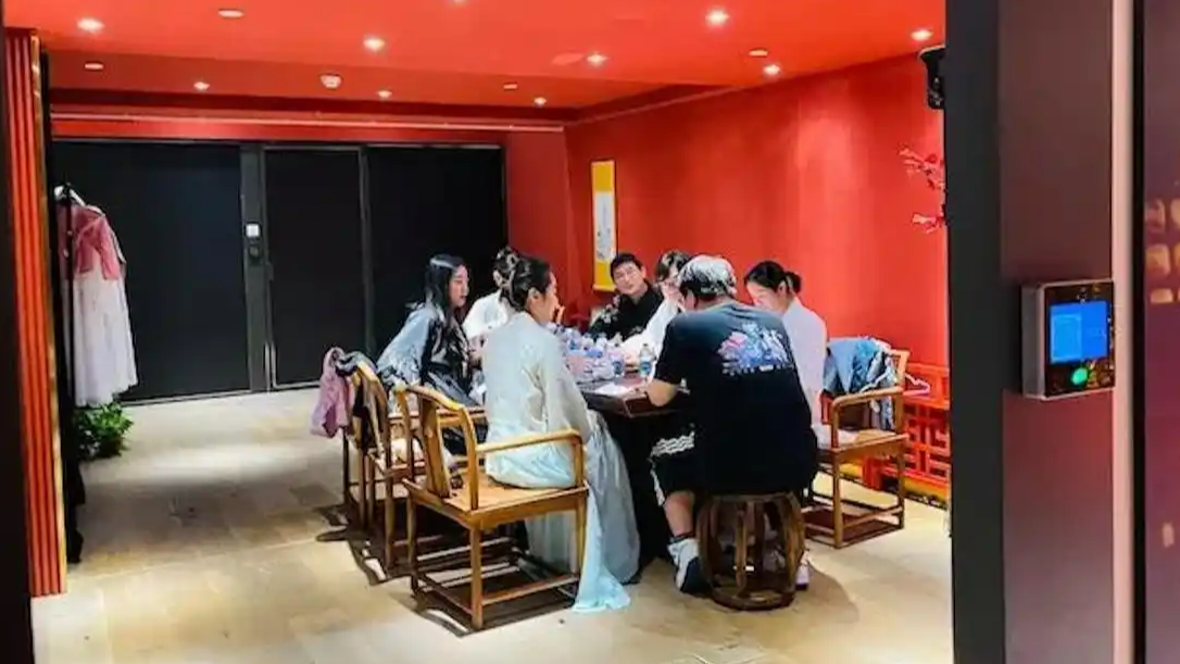 配图