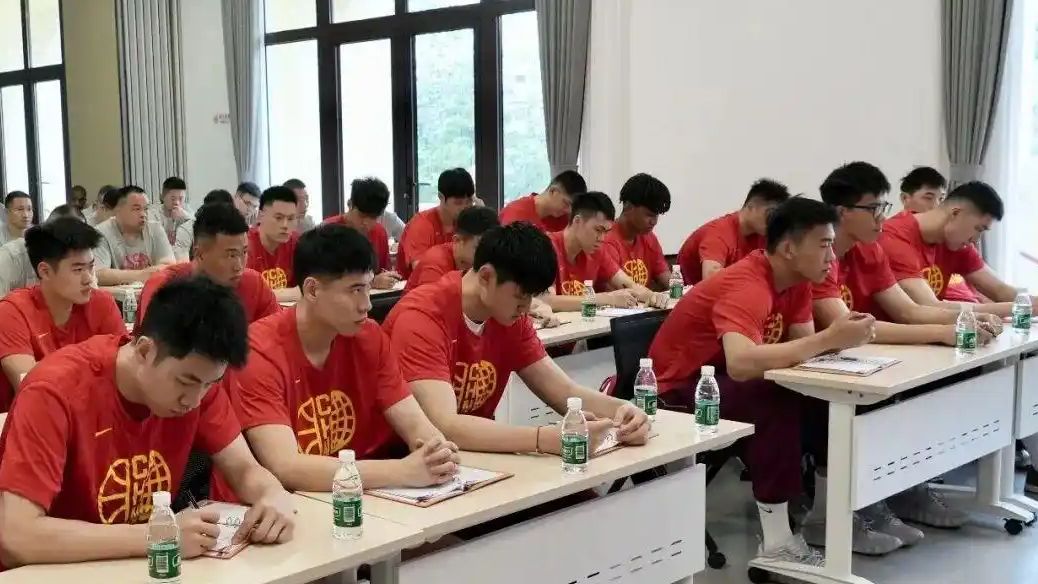 配图