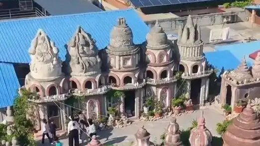 配图