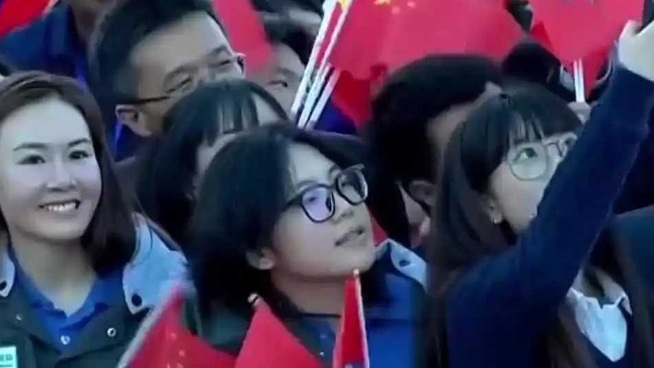 配图