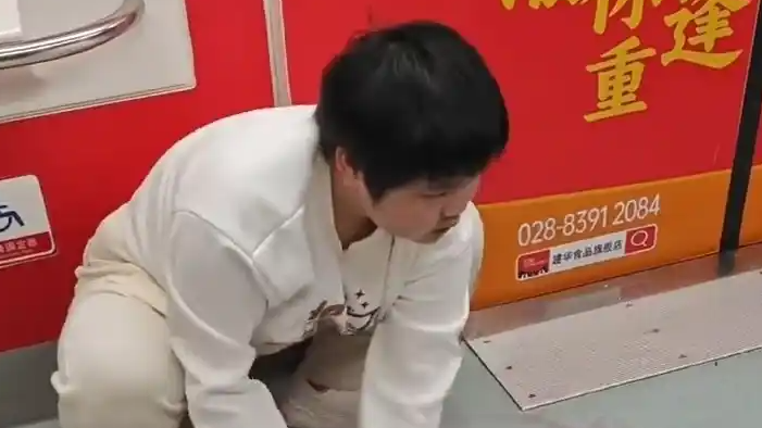 配图