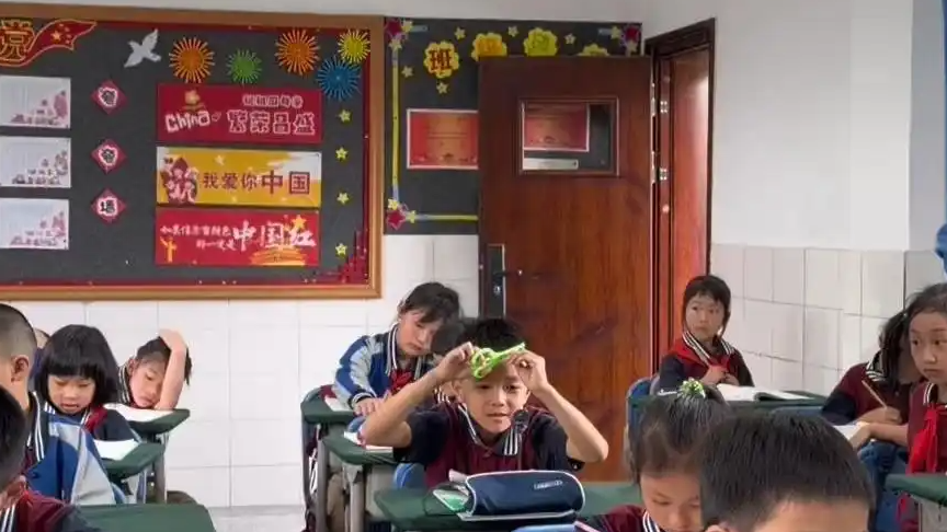 配图
