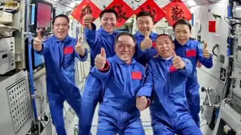 配图