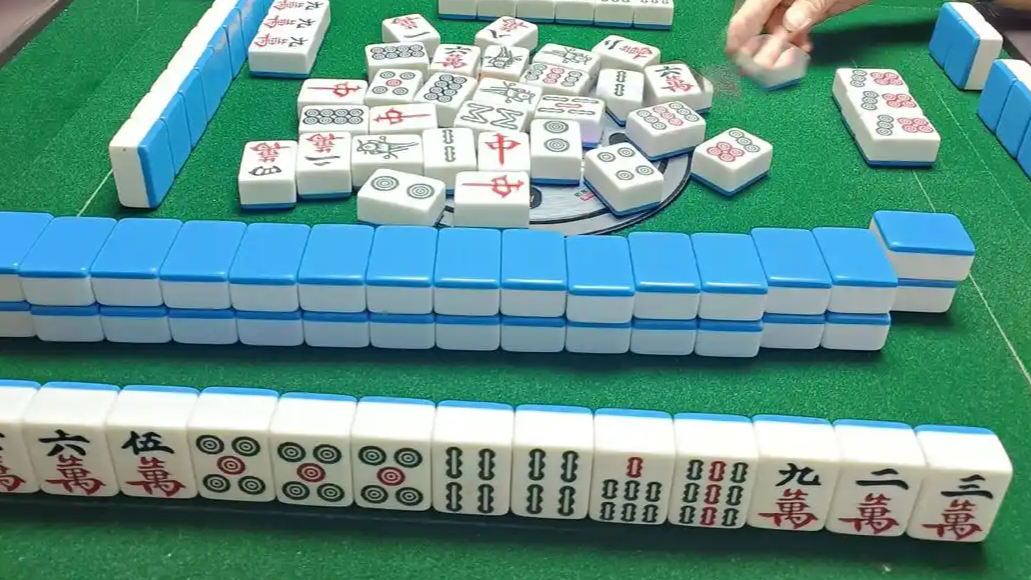 配图