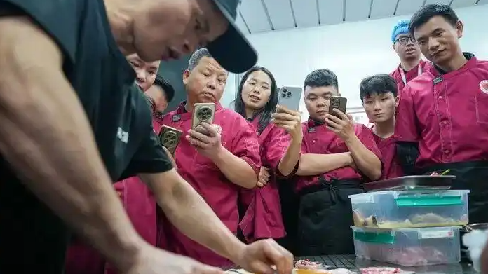 配图