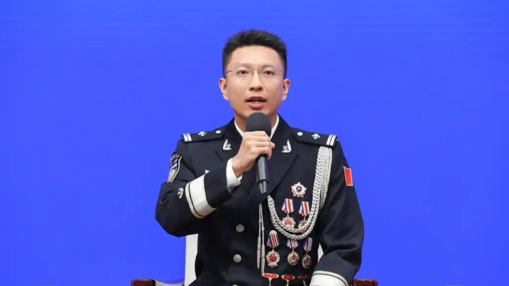 配图