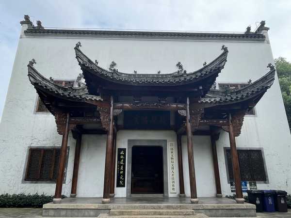 配图