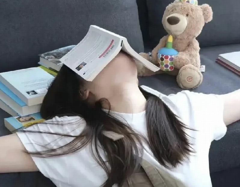 配图